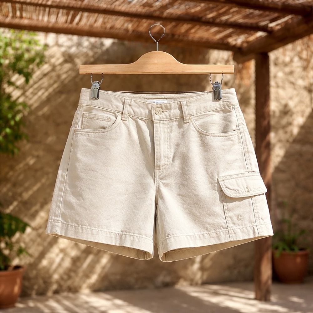 The North Face Women's Cream Cargo Shorts Hiking Outdoors Size 6